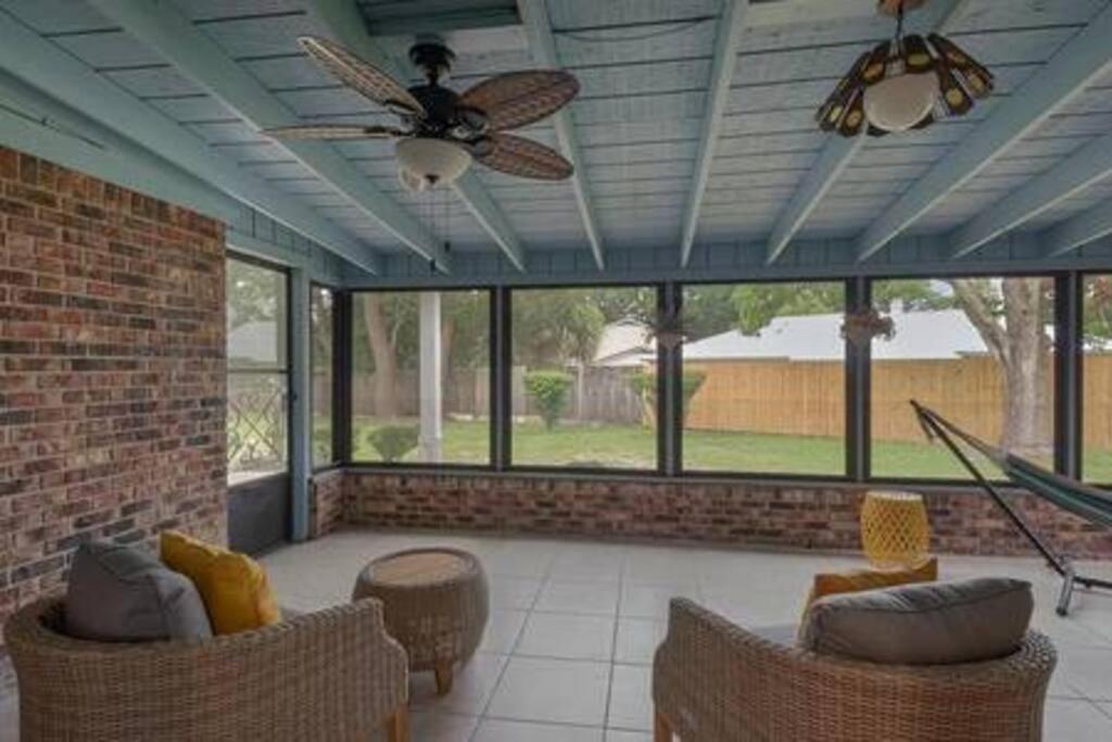 Quiet Relaxing Home - Close To Downtown & Beach 4Br-2Bt 彭萨科拉 外观 照片
