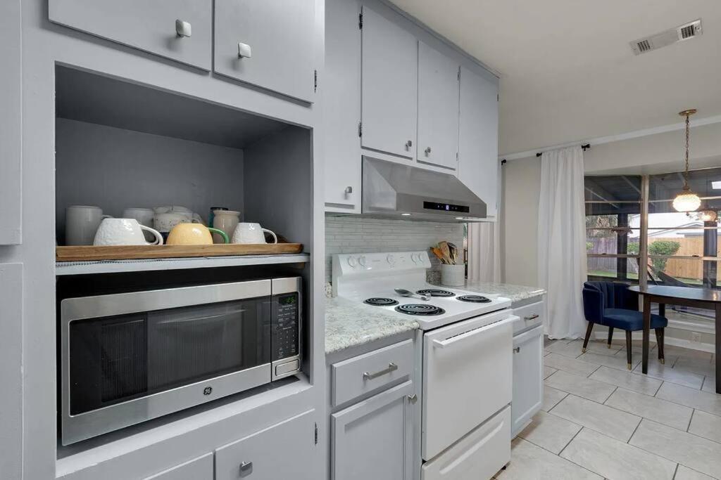 Quiet Relaxing Home - Close To Downtown & Beach 4Br-2Bt 彭萨科拉 外观 照片