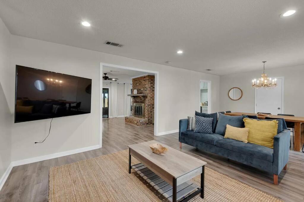 Quiet Relaxing Home - Close To Downtown & Beach 4Br-2Bt 彭萨科拉 外观 照片